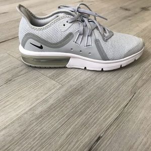 NIKE AIR MAX TENNIS SHOES